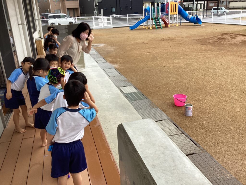 雨だれの音聞いてたら・・・☔（雨の日も楽しいね🌈）