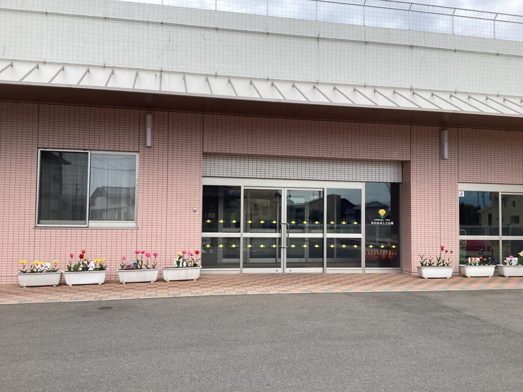 「おはよう！」とチューリップもまってるよ🌷